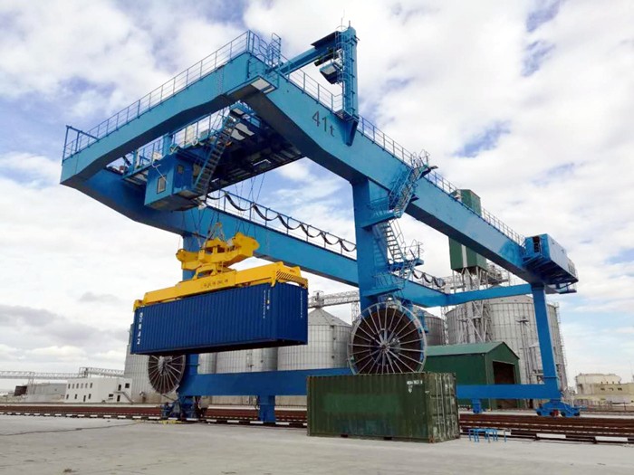rail container gantry crane.jpg